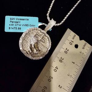 4.61CTW VVSD Moissanite Prayer Hands Pendant on 24" Diamond cut Rope Chain